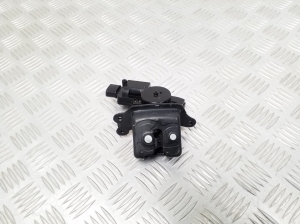 Trunk lid lock