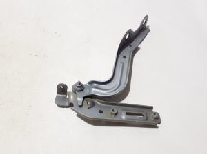  Engine cover hinge 