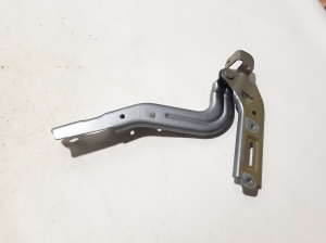  Engine cover hinge 