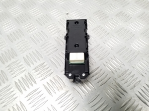TOYOTA CHR (2016–2026) Front door glass switch 84040F4020 - 2