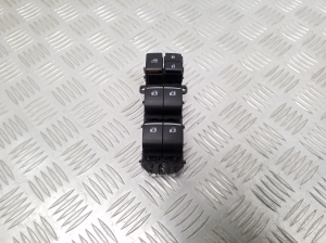 Priekšējo durvju stikla slēdzis - 84040F4020