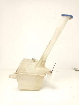 Kia Sorento (2009–2014) Front washer fluid reservoir 986102P000 - 2