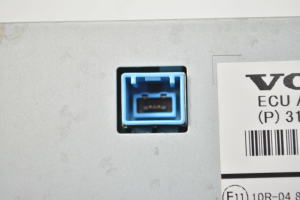VOLVO XC60 (2008–2017) Screen 31382065AE - 5