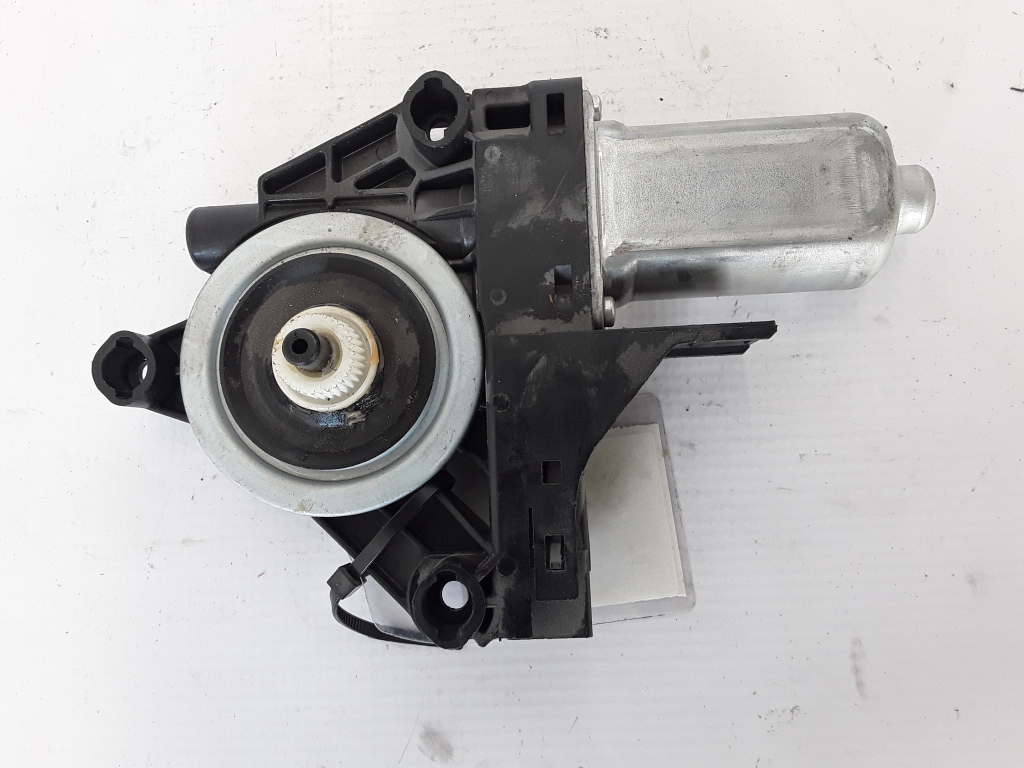 VOLVO XC60 1 generation (2008-2017) Front Left Door Window Regulator Motor 31253061 21080409