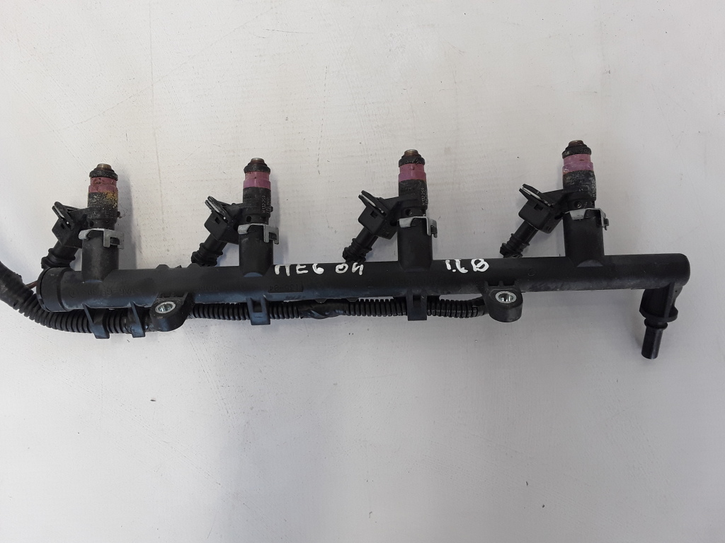 RENAULT Megane 2 generation (2002-2012) Fuel Rail 8200135504 21080397