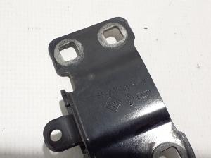  Engine cover hinge 