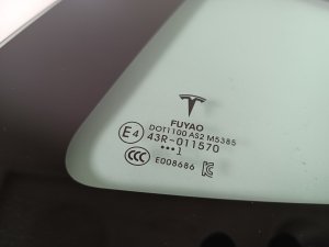 Tesla Model 3 3 (2016–2024) Seitenscheibe hinten (Karosserie) 1514978 - 3