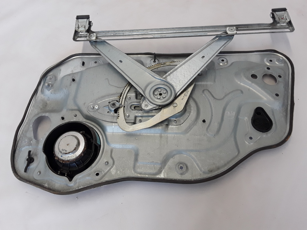 VOLVO V50 1 generation (2003-2012) Lève-vitre de porte avant gauche 8679080 21080384