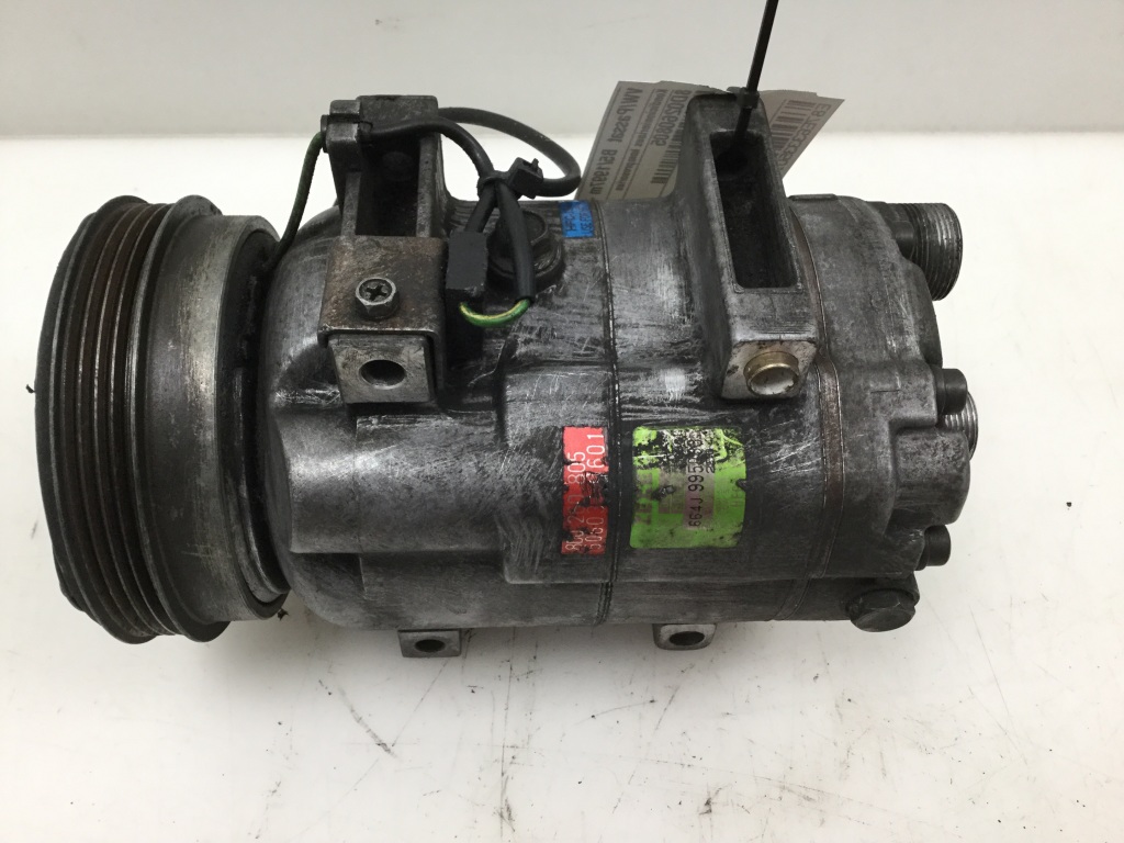 Used Volkswagen Passat Air conditioner compressor 8D0260805