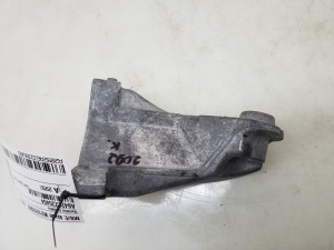 Mercedes Benz E-Class W212 (2009–2015) Engine bracket A6422235404 - 4