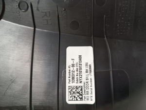 Tesla Model 3 3 (2016–2024) Cita iekšējā sliekšņa detaļa 108631200F - 2