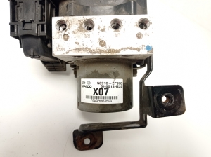 Kia Sorento (2009–2014) ABS unit 589102P970 - 2