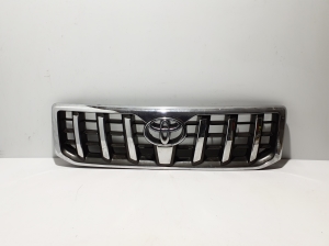  Front grille 