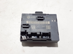  Rear side door control unit 