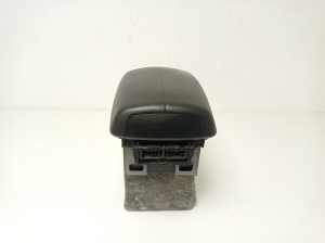 Kia Sorento (2009–2014) Center console - 4