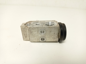 Kia Sorento (2009–2014) Konditsioneeri vooliku ventiil T416230571 - 3