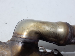  Exhaust manifold 