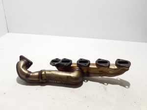  Exhaust manifold 