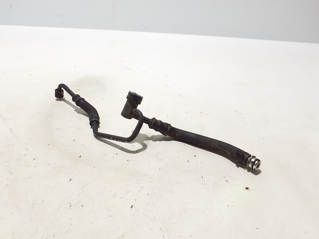 VOLKSWAGEN Touareg 2 generation (2010-2018) Oil return hose 057121598 24485308