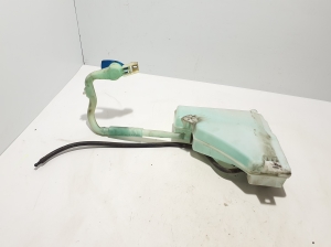  Windscreen washer tank front 