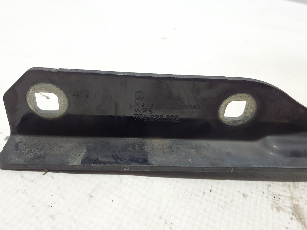 VOLKSWAGEN Touareg 2 generation (2010-2018) Front Right Bonnet Hinge 7P6823302 24459235