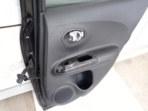  Rear side doors 