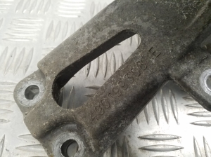  Engine holder 