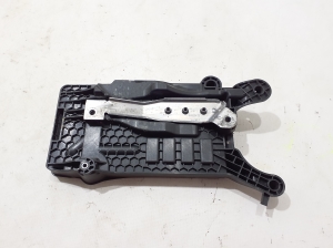 Skoda Kamiq (2019–2026) Batteriehalter 2Q0915331 - 3