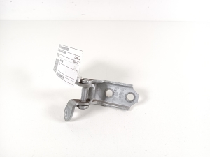 Charnière de porte latérale arrière inférieure - 68770-02080