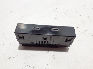 Skoda Kamiq (2019–2026) USB-Anschluss 657035736 - 2