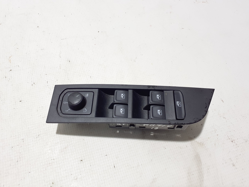 SKODA Kamiq 1 generation (2019-2023) Кнопка стеклоподъемника передней правой двери 5G0959857D 24452802