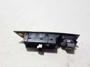 Skoda Kamiq (2019–2026) Front door glass switch 5G0959857D - 2