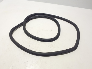   Rear side door seal on the door  - 5G6867914A 