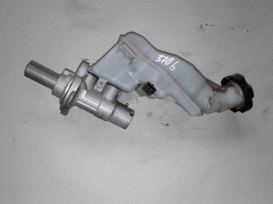   Master cylinder 