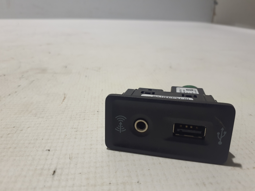 VOLKSWAGEN Golf 7 generation (2012-2024) Additional Music Player Connectors 5G0035222E 24503310