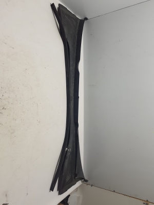   Wiper cowl trim panel  -  