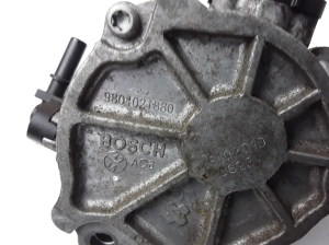 Ford Kuga (2012–2019) Vacuum pump 9804021880 - 3