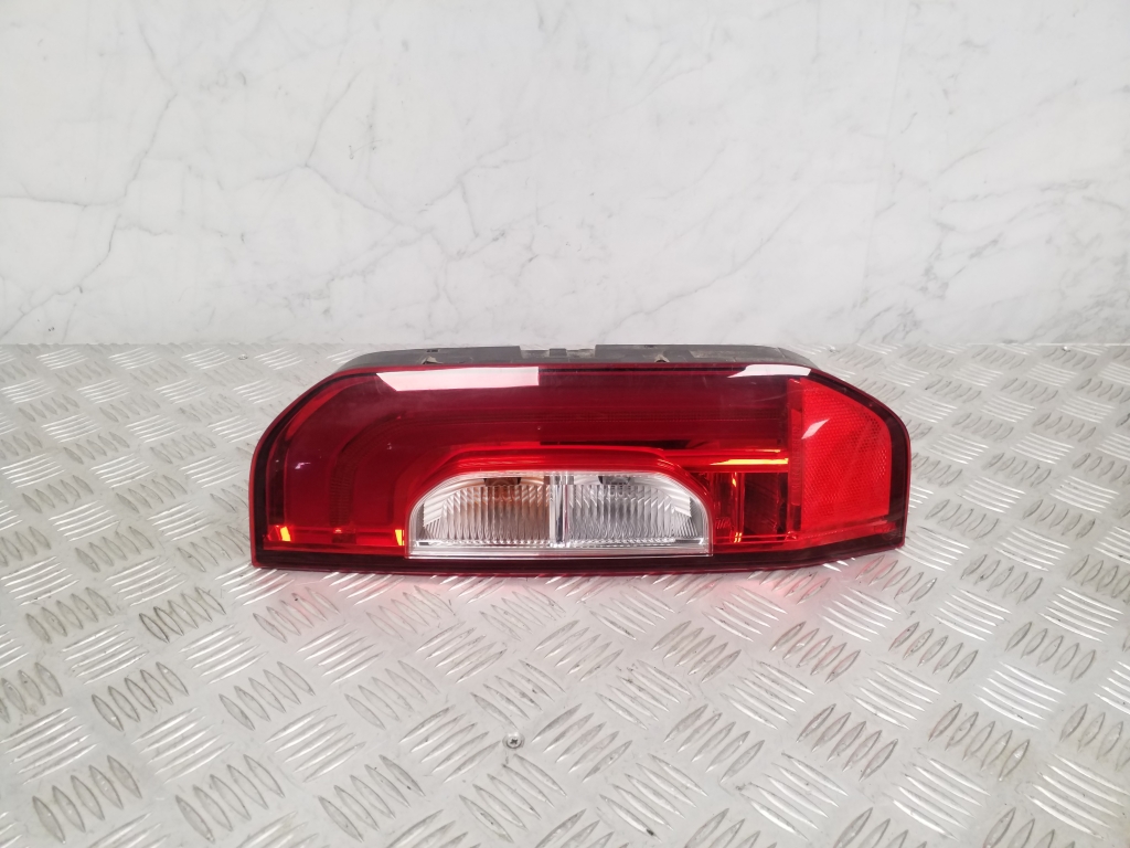 MERCEDES-BENZ X-Class 1 generation (2017-2020) Rear Right Taillight Lamp 25029889
