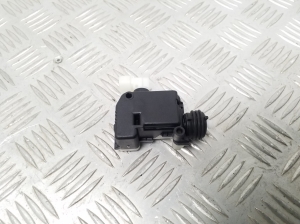 Tesla Model S S (2012–2026) Hood latch 103301000C - 4