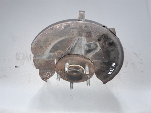 Front wheel hub and its parts