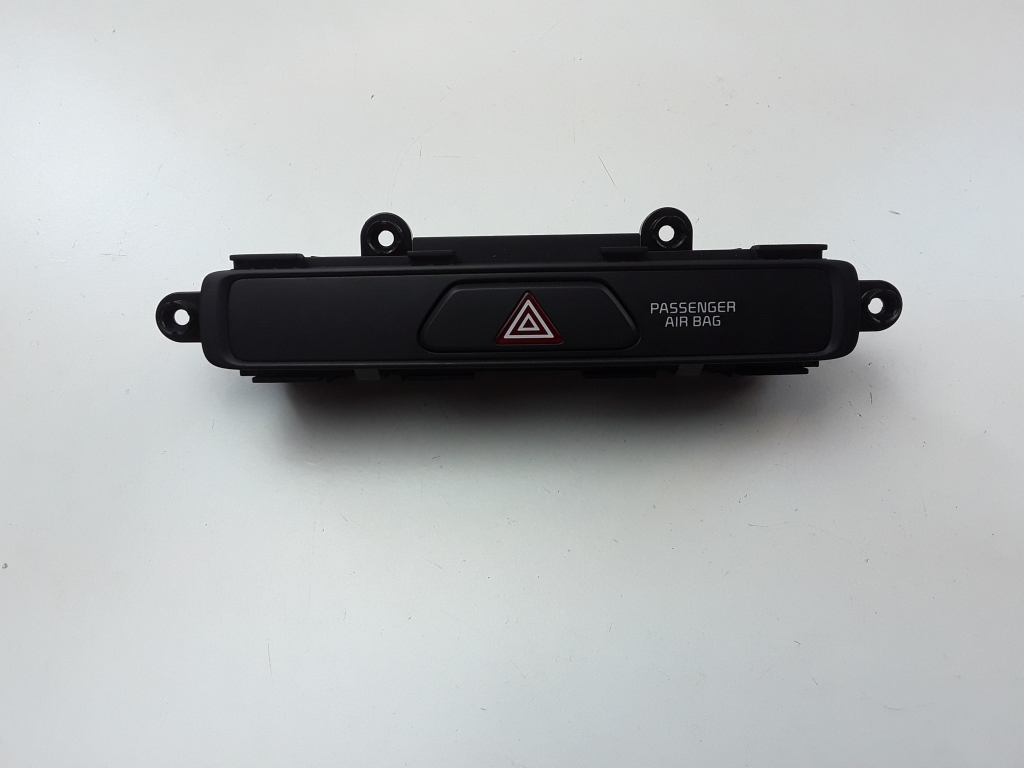 Kia Sportage (2016–2021) Hazard light switch 95960F1000 Kia Sportage (2016–2021) Hazard light switch 95960F1000