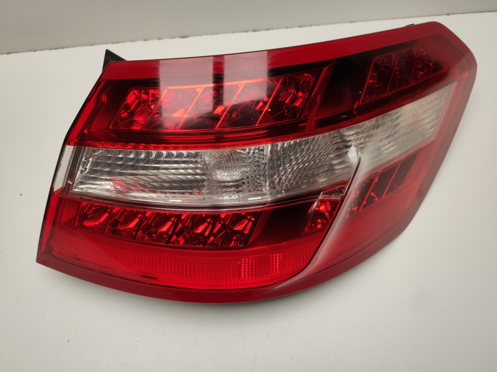 MERCEDES-BENZ E-Class W212/S212/C207/A207 (2009-2016) Rear Right Taillight Lamp A2129066701 24510674