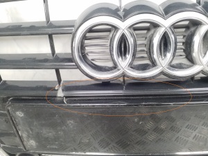  Front grille 