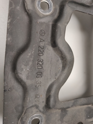 Mercedes Benz CL-Class 215 (1999–2006) Muu kinnitus A2203200335 - 2