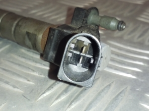  Fuel injector 