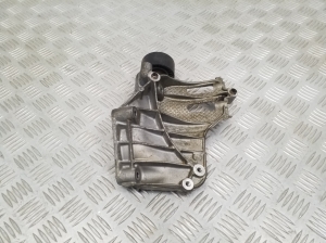 BMW 5 SERIES F07 (2009–2017) A/C compressor bracket 7585167 - 2