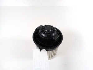 Dacia Spring (2021–2026) Salongi puhuri mootor 272106230R - 4