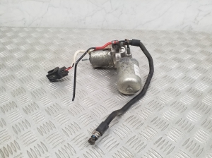  Master cylinder 