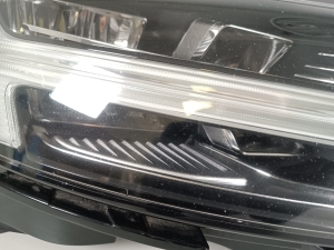 VOLVO V60 (2018–2026) Esituli ja selle osad - 7