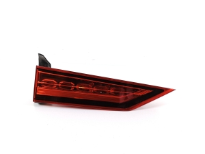   Tail light on trunk lid  - 31468186 